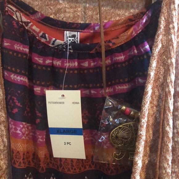 Top - Picture 2 of 3